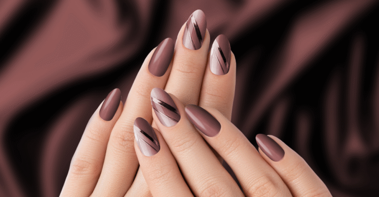 Marrom a tendência de unhas do inverno