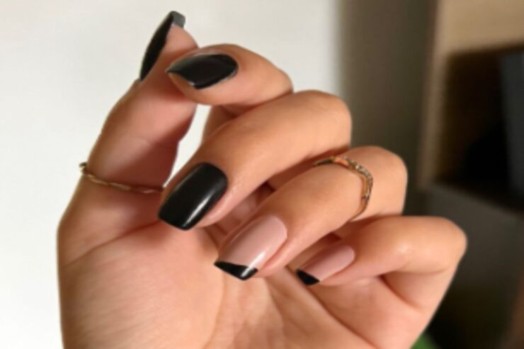 Unhas Nude e Preto