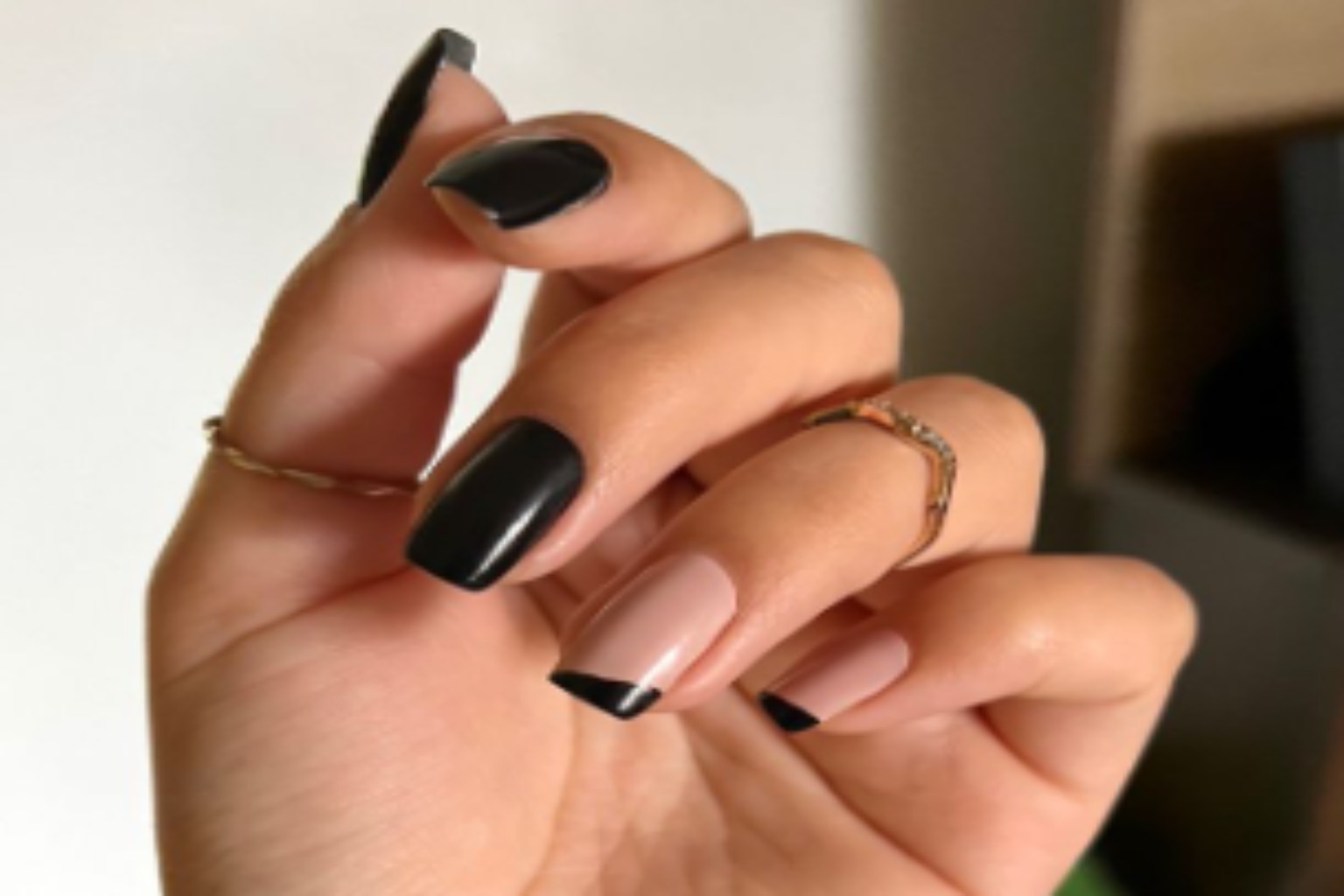 Unhas Nude e Preto