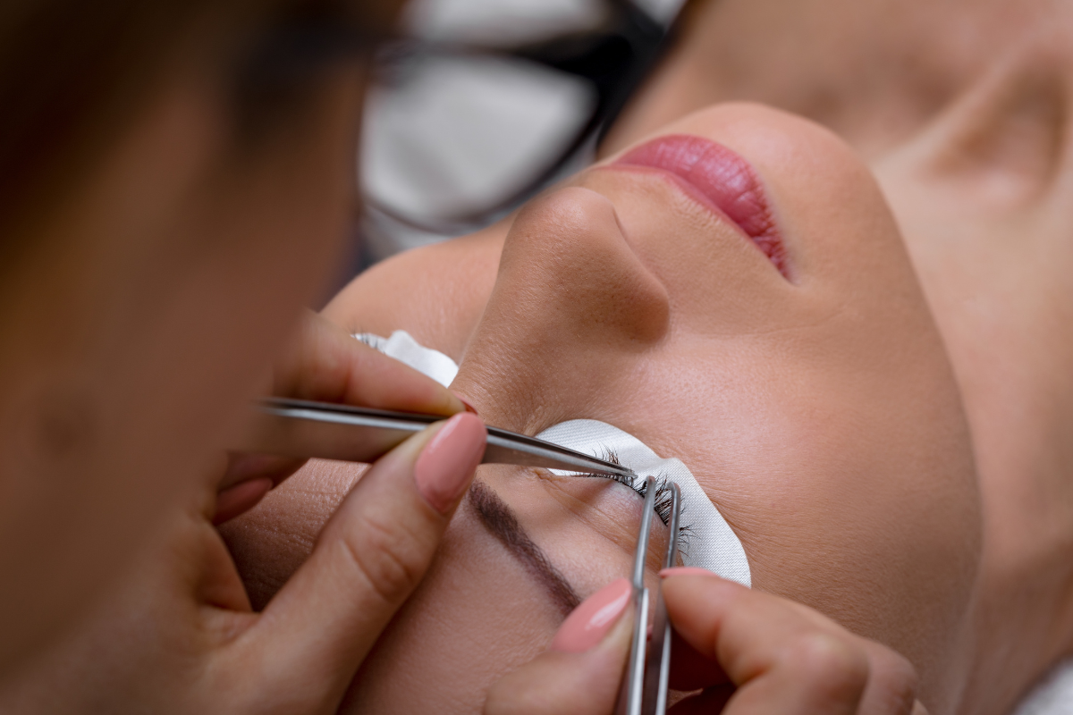 Formação Completa em Extensão de Cílios